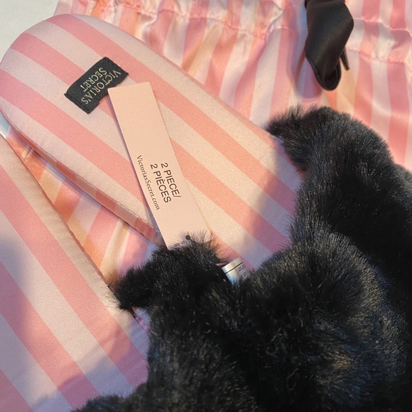 NWT VS.   slippers with matching carry bag - Picture 4 of 7